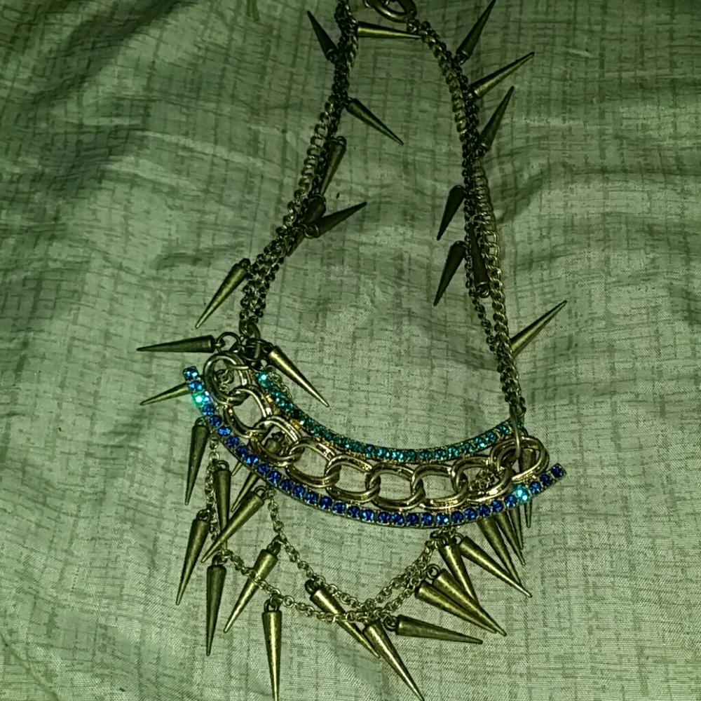Neck lace